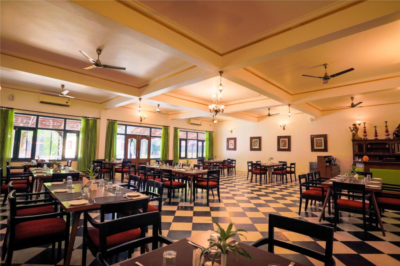 Amantra Shilpi Resort & Spa อุเดเปอร์ ภายนอก รูปภาพ