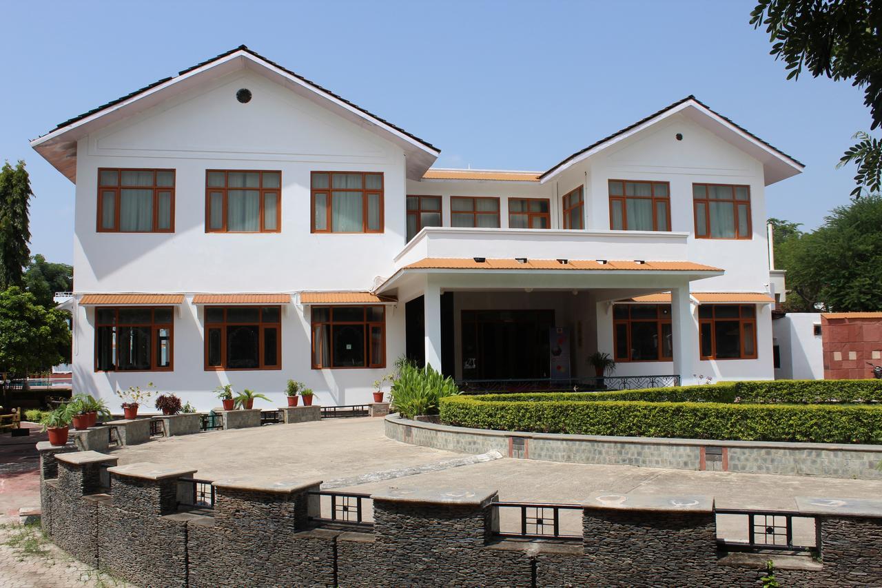 Amantra Shilpi Resort & Spa อุเดเปอร์ ภายนอก รูปภาพ